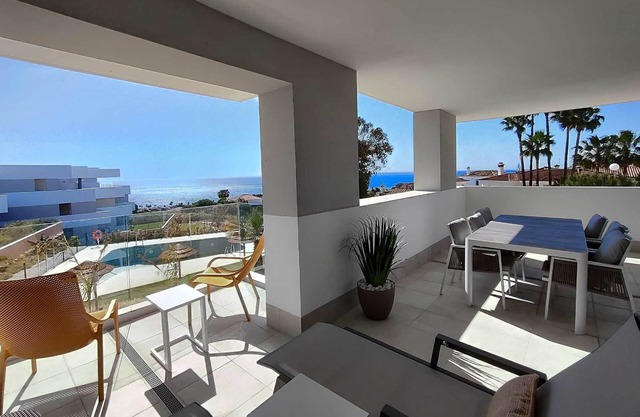 Well presented apartment with views of the Mediter