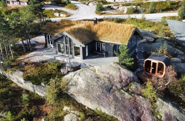 Wellness hut with panoramic view and home gym