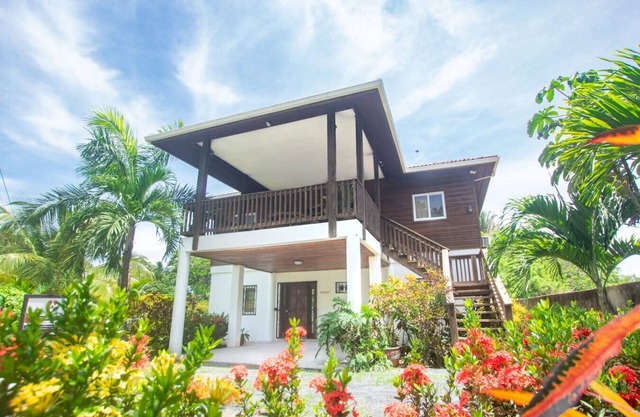 Wescot Villas – Modern 4BR Stay in West End area