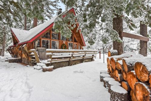 West Shore Haven - Near Beach & Outdoor Fun
