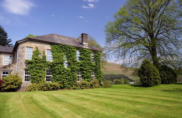 WESTERKIRK MAINS, pet friendly, with a garden in Westerkirk