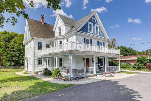 Westerly Apt Steps From Downtown and Beaches Nearby