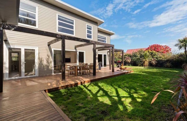 Whakata on McBride | Walking distance to airport & Frankton Beach
