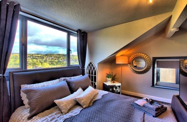 Wharfe View Cottage Ilkley. Spectacular views. Designer inspired. Cosy.