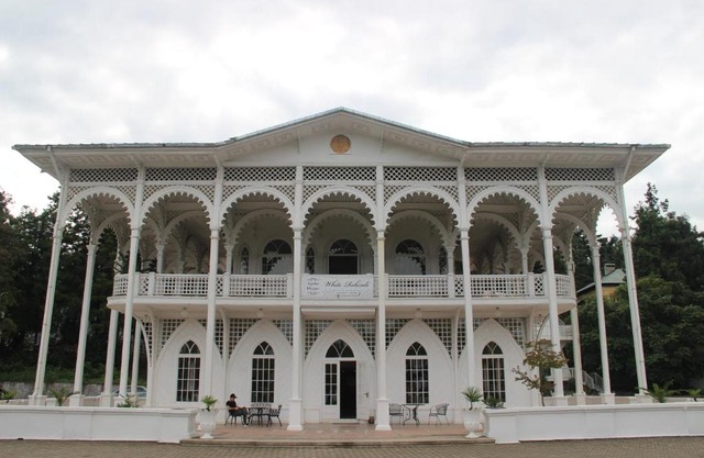 White Rcheuli Makhinjauri
