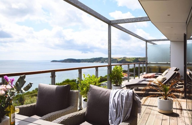 White Sails is two bedroomed seafront penthouse apartment overlooking the water