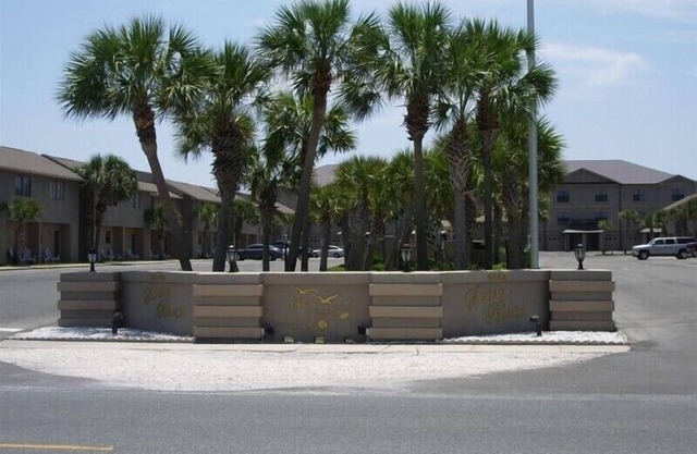 White Sandy Beaches, Gulf Front Complex, Heated Pool, Private Patio