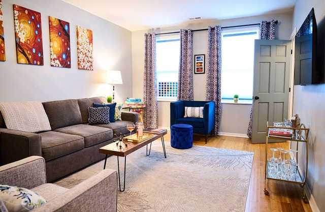 Wicker Park 2Bdrm Near Downtown & Salt Shed Weekend Special 149.00 August 22-24