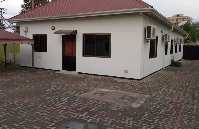 WIFI, AC, WASHING MACHINE, SECURITY GUARD, PARKING AND TV