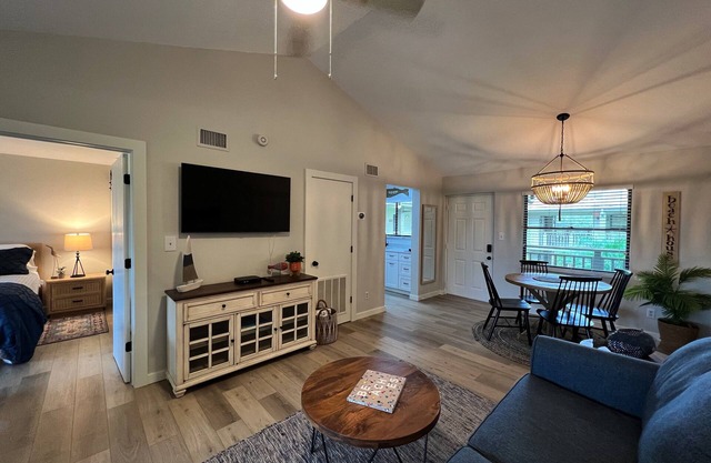 Wild Pines Bonita Bay Beauty - Pool-HotTub-Tennis Courts-Grills-Beach Shuttle