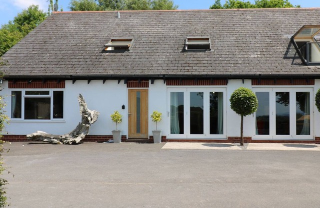 WILLHAYES, pet friendly, with a garden in Exeter