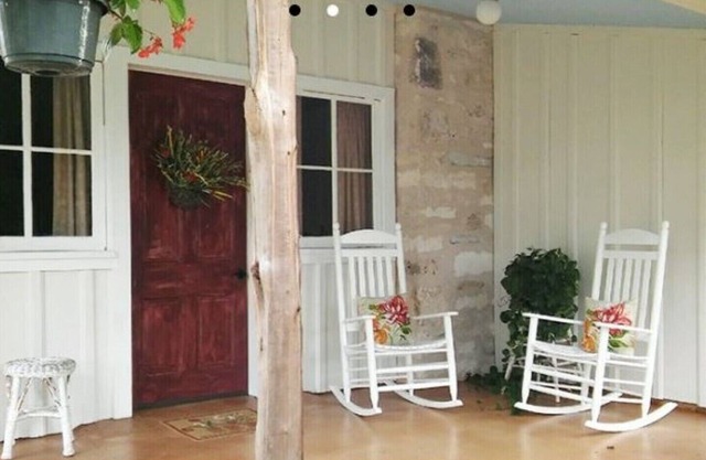 Willie Mae’s Cottage at The Homestead B & B