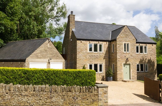 WILLOW BROOK, pet friendly, with open fire in Glossop