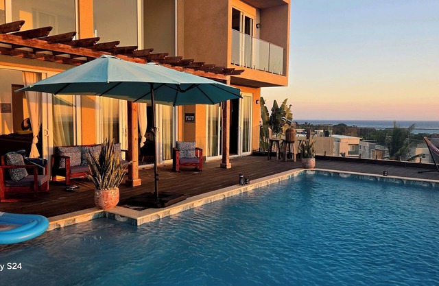 Wings Over Whitehouse 4-bedroom Ocean Villann