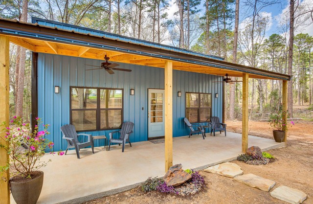 Winnsboro Barndominium w/Fire Pit & Large Deck!