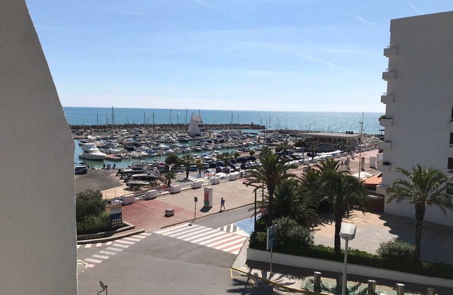 With WLAN, right on the beach with a view of the harbor