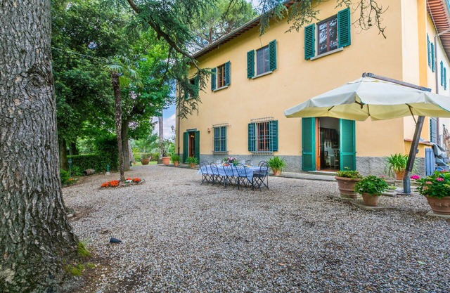 Wonderful private villa for 9 guests with WIFI, hot tub, TV, patio and panoramic view