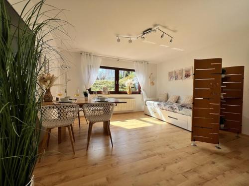 Wohnung IDA ruhig, modern mit Parkplatz bei RW und VS