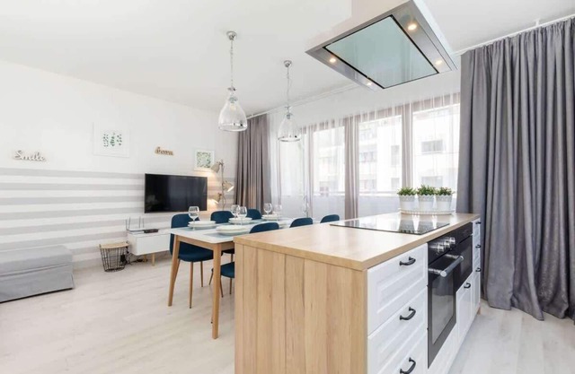 Wojska Polskiego 16D | 2 Bedroom Apartment | Desk