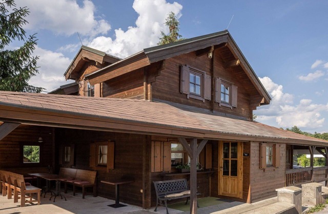 Wonderful private villa for 8 people with WIFI, hot tub, TV, terrace and pets allowed