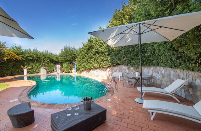 Wonderful private villa for 10 guests with WIFI, hot tub, private pool, A/C and panoramic view