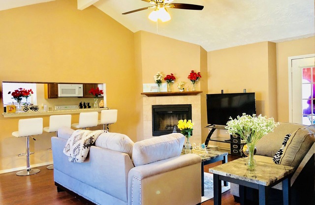 Wonderful 5bd in Plano with Sunroom! Spacious, updated, & modern!