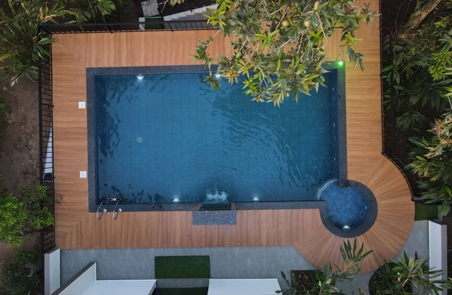 Wonderful 6-bedroom villa in Pambanar for a relaxing getaway