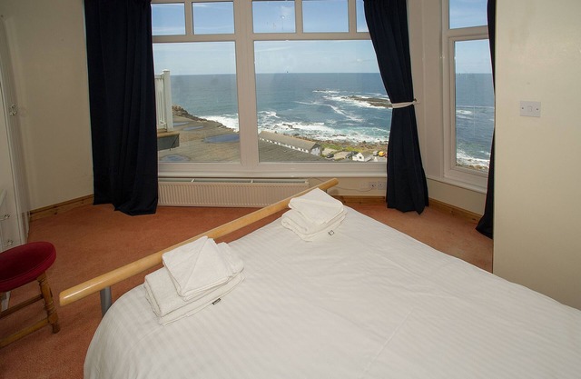 Wonderful Apartment overlooking Sennen Cove, Exceptional Sea Views