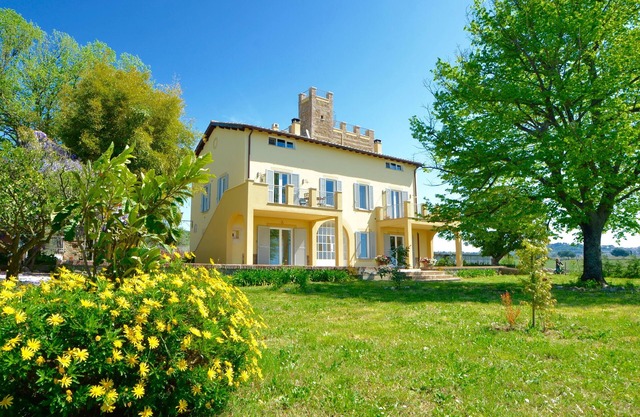 WONDERFUL FARMHOUSE " IL CASALE DEL GELSO" NEAR ROME AND THE SEA.