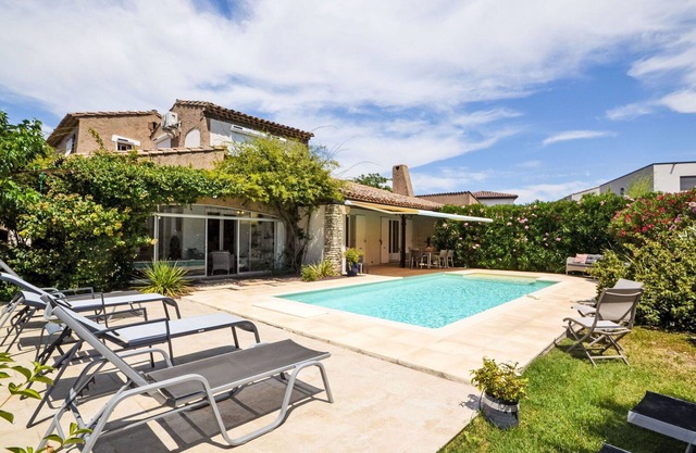 Wonderful private villa for 6 guests with A/C, WIFI, private pool, TV, terrace and parking