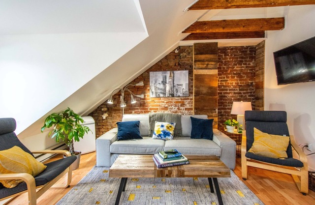 Wonderful Loft in Historic DT