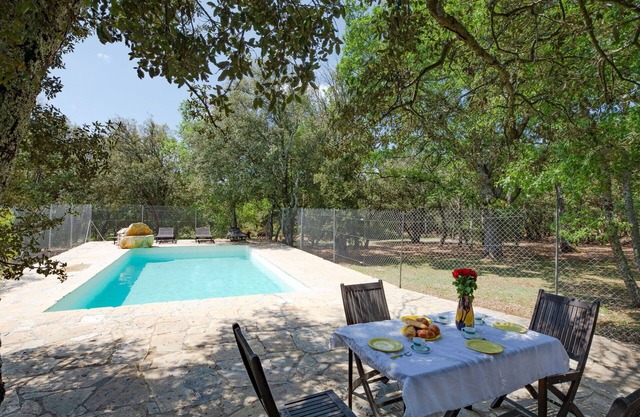 Wonderful private villa for 6 guests with private pool, TV, patio, pets allowed and parking