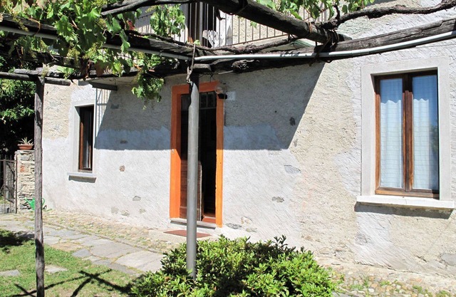 Wonderful private villa for 6 guests with WIFI, TV, patio and pets allowed