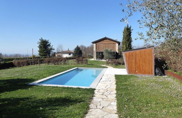 Wonderful private villa with hot tub, sauna, private pool, A/C, WIFI, TV, pets allowed and parking