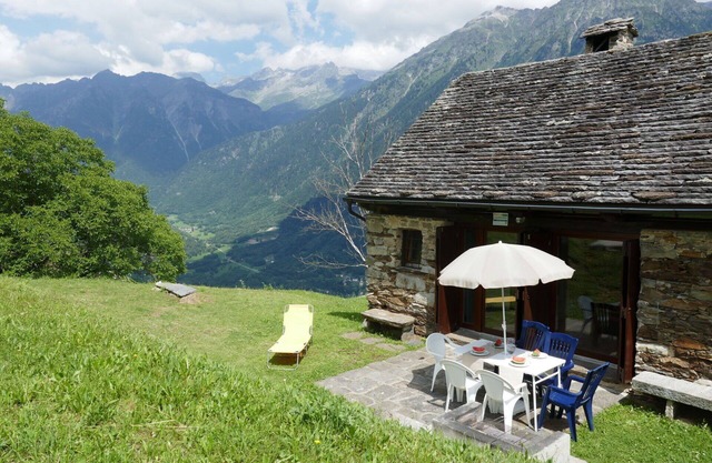 Wonderful private villa for 6 people with WIFI, TV, patio, pets allowed and parking