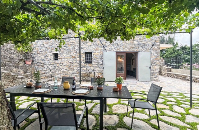 Wonderful private villa for 7 people with WIFI and patio