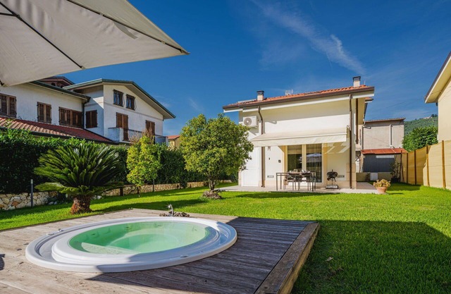 Wonderful private villa for 4 guests with WIFI, A/C, hot tub