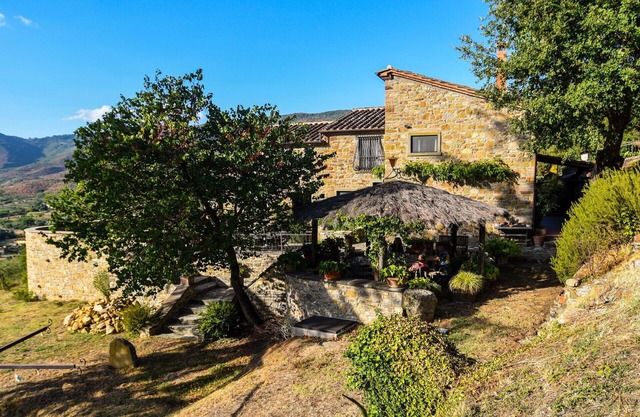 Wonderful private villa with private pool, WIFI, TV, patio and panoramic view, close to Cortona