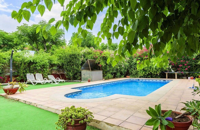Wonderful private villa for 4 people with pool, WIFI, TV and terrace