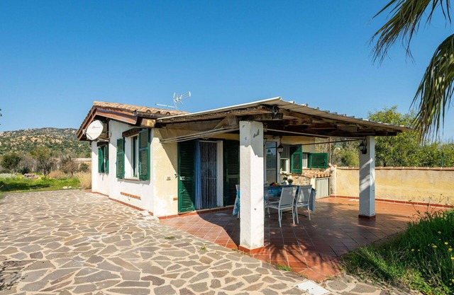 Wonderful private villa with A/C, WIFI, TV, patio, pets allowed, panoramic view and parking
