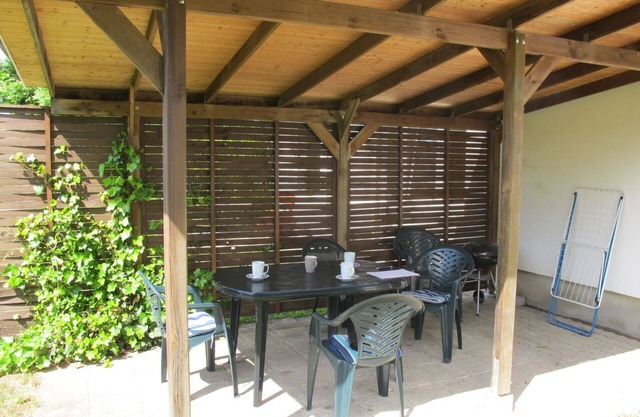 Wonderful private villa for 6 guests with TV, terrace and pets allowed