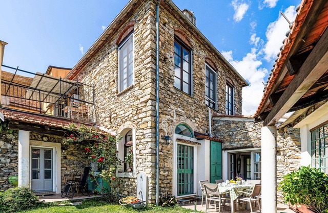Wonderful private villa for 7 people with WIFI, pets allowed and panoramic view
