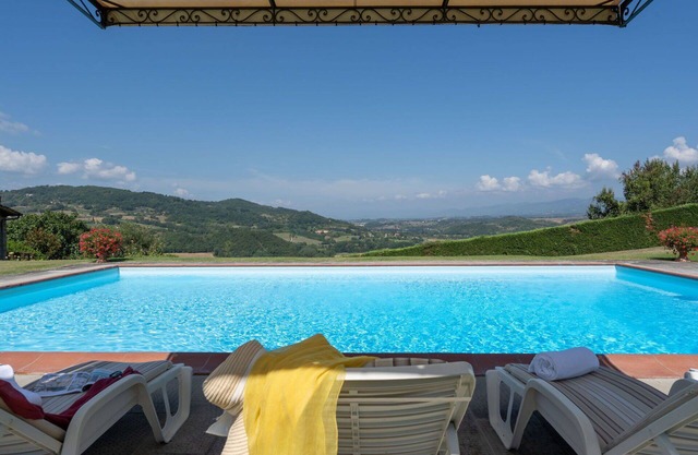 Wonderful private villa with hot tub, private pool, A/C, WIFI, TV, pets allowed and parking
