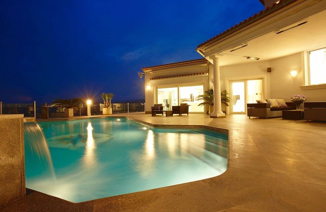 Wonderful private villa for 8 people with WIFI, hot tub, private pool, A/C, TV and terrace