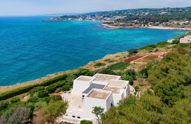 Wonderful seaview w/direct sea access & jacuzzi