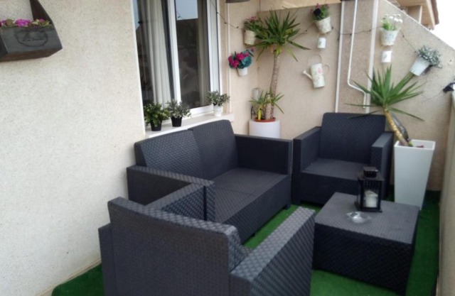 Wonderful top floor apartment ideally located between sea and the city center