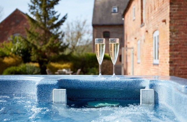 Wonderful villa for 10 guests with WIFI, hot tub, TV and terrace