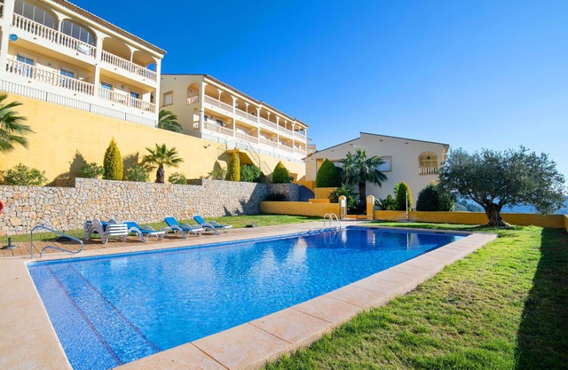 Wonderful villa for 6 guests with WIFI, A/C, pool, TV and terrace