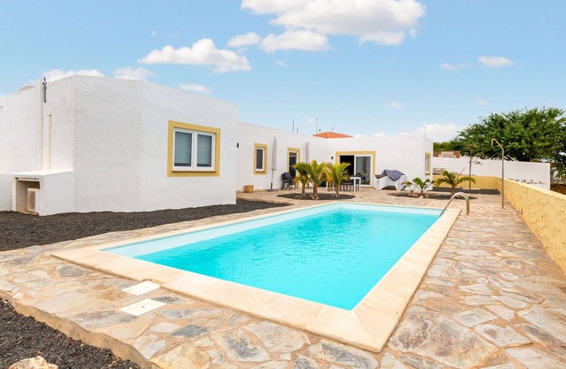Wonderful villa for 6 people with WIFI, private pool, TV and terrace
