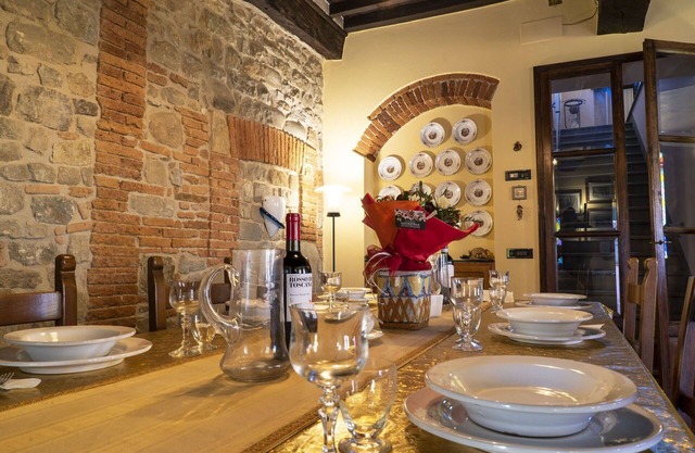 Wonderful villa for 6 guests with WIFI, A/C and TV, close to Lucca